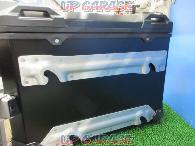 SUZUKI
Genuine option
Top case & pannier case set
V-STROM
1050XT(21’) removed-07