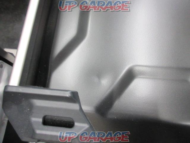 SUZUKI
Genuine option
Top case & pannier case set
V-STROM
1050XT(21’) removed-08
