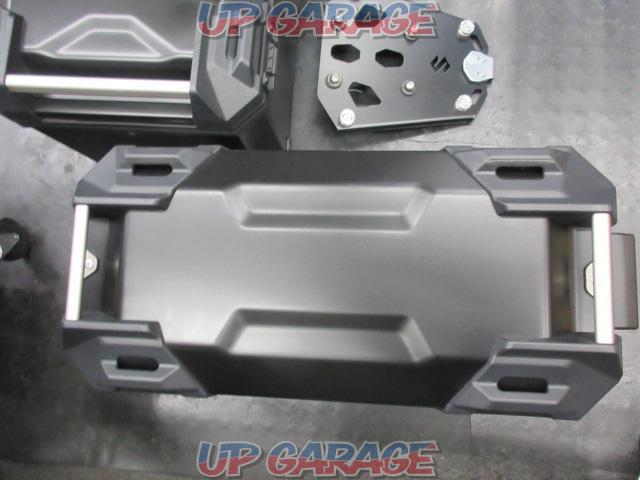 SUZUKI
Genuine option
Top case & pannier case set
V-STROM
1050XT(21’) removed-10