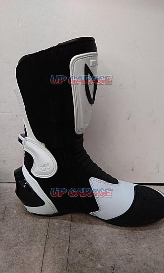 Size: 43 (27 cm)
BERIK (Berwick)
Racing boots
GPX-06