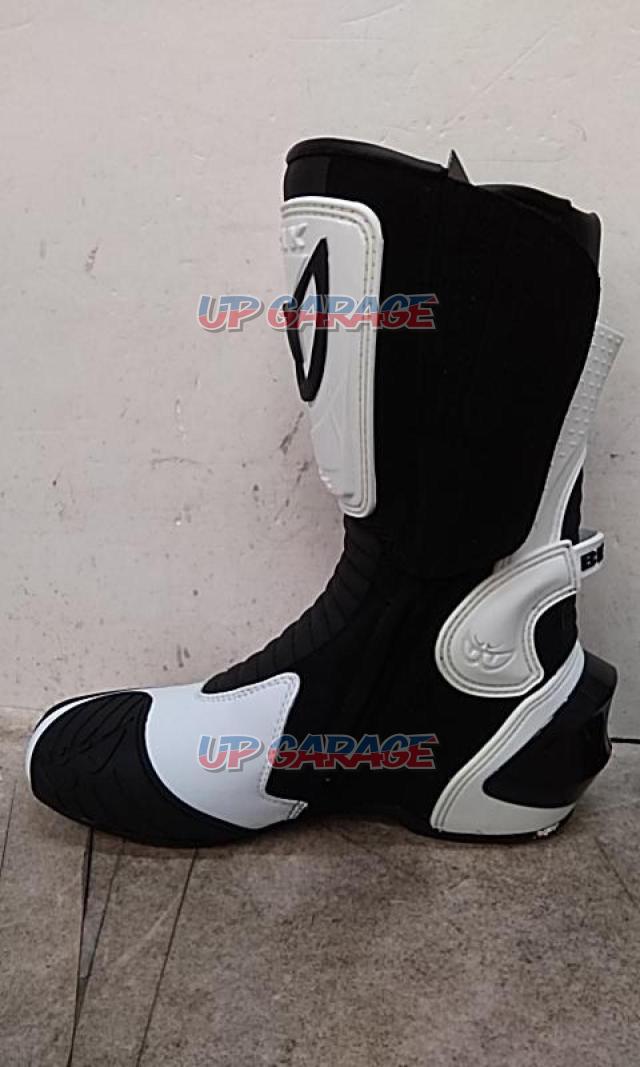 Size: 43 (27 cm)
BERIK (Berwick)
Racing boots
GPX-07