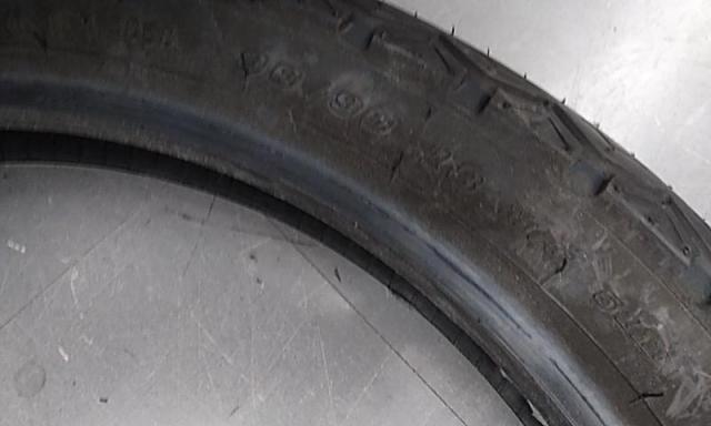 Dunlop
Tubeless tires 90/90-18
51H-02