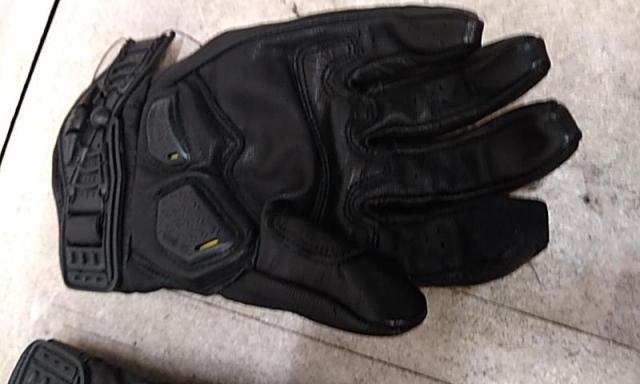 Size: M
KNOX
Orsa Leather Gloves-03