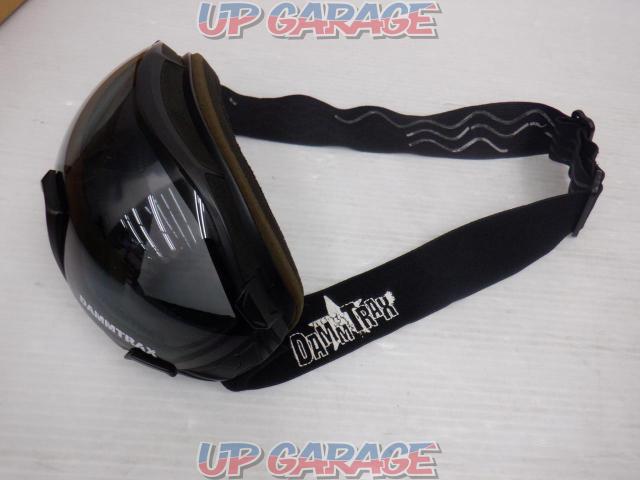 DAMMTRAX
Over goggles
One-size-fits-all-04