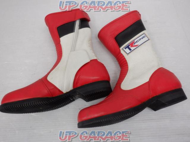 TRACING
Racing boots
Size: 22.0cm-03