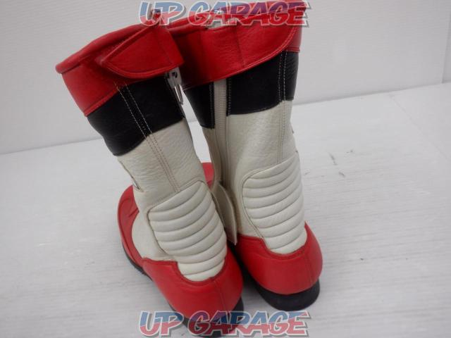 TRACING
Racing boots
Size: 22.0cm-06