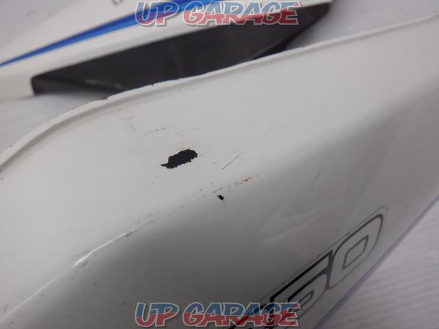 Right cracks Yes
YAMAHA
Genuine side cover
Right and left
RZ350
4U0-05