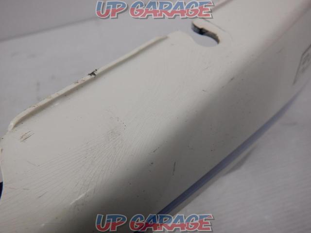 Right cracks Yes
YAMAHA
Genuine side cover
Right and left
RZ350
4U0-07