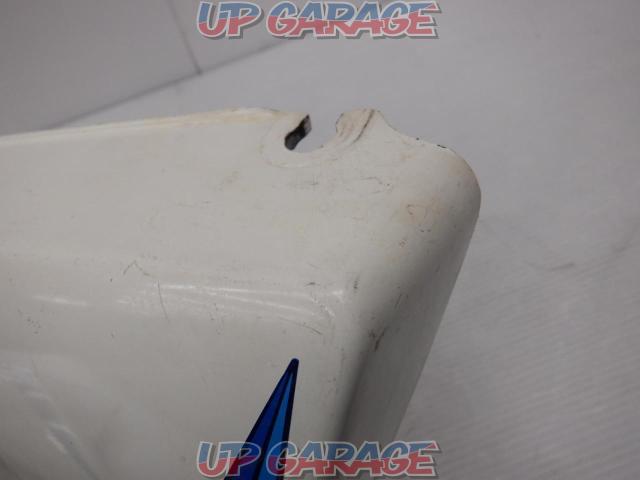 Right cracks Yes
YAMAHA
Genuine side cover
Right and left
RZ350
4U0-09