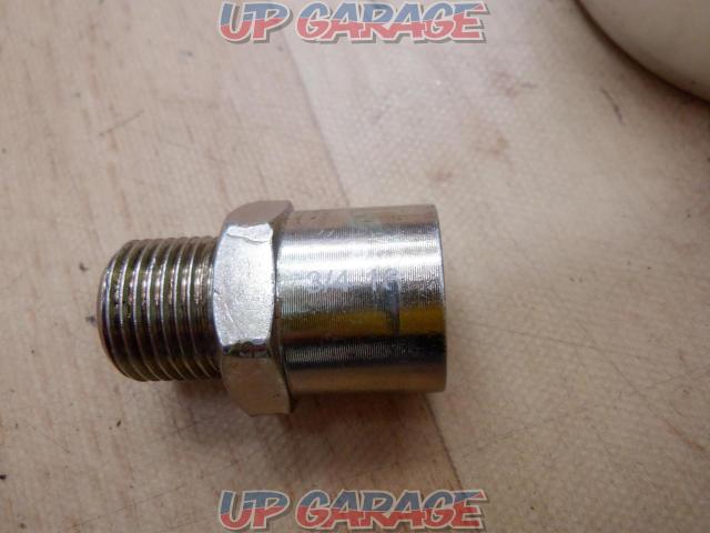 Unknown Manufacturer
Oil pressure/oil temperature sensor attachment
Only one center bolt (3/4-16UNF)-03