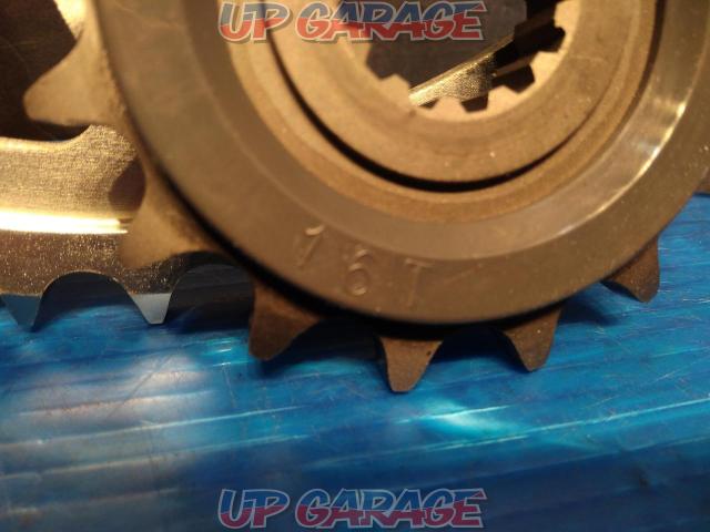 2023
YZF-R6
Race-based car
Genuine front and rear sprocket set (new car removed)-03