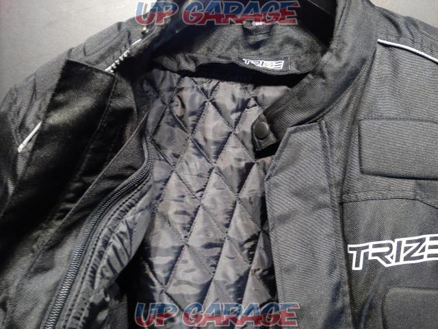 Size: XL
TRIZE
Nylon jacket
Liner removable-05