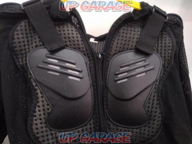 Unknown Manufacturer
Body protector-03