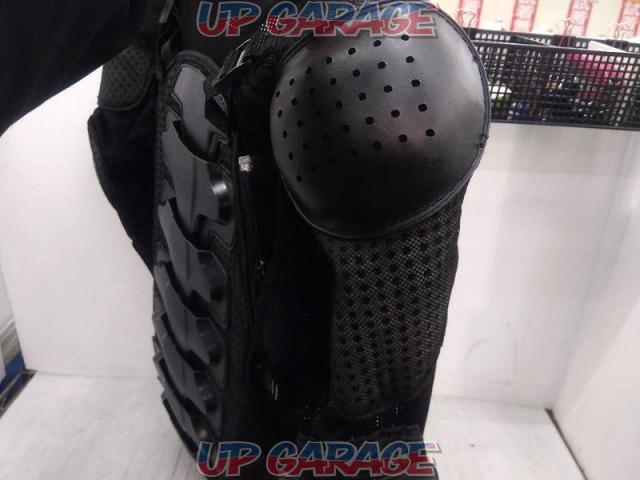 Unknown Manufacturer
Body protector-04