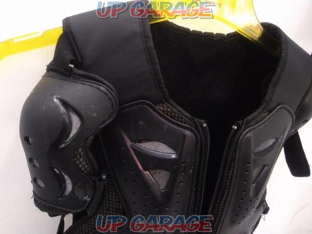 Unknown Manufacturer
Body protector-02