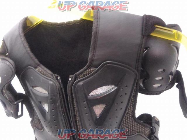 Unknown Manufacturer
Body protector-03