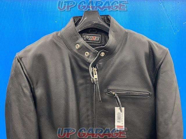 TRIZE
Leather jacket
Size: XXL-02