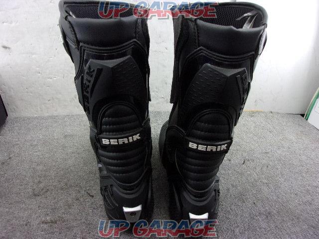 Size EU 45
BERIK (Berwick)
Racing boots
black-05