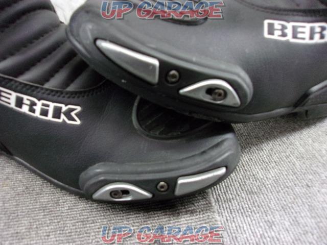 Size EU 45
BERIK (Berwick)
Racing boots
black-06