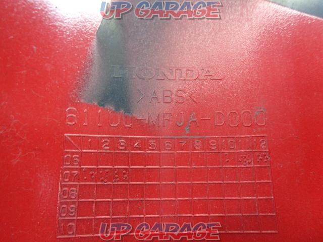 HONDACBR600RR/PC40
Genuine front fender
Red
61100-MFJA-D000-08