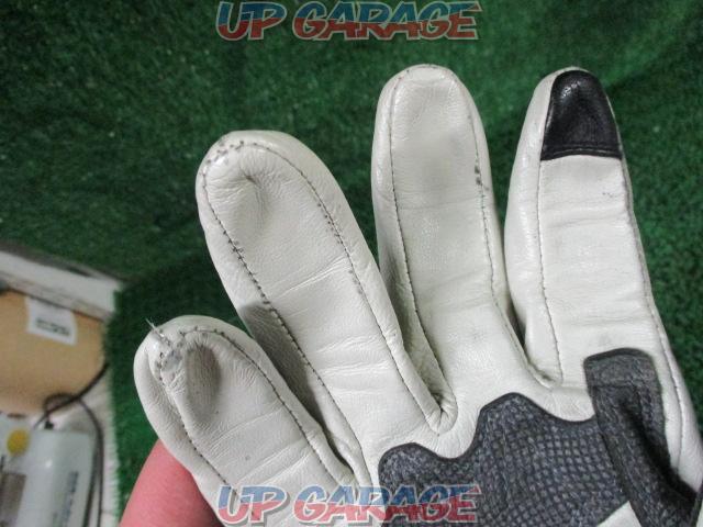 KUSHITANIK-5331
RAVEN
GLOVES
Leather Gloves
Blue-collar
Size: LL-05
