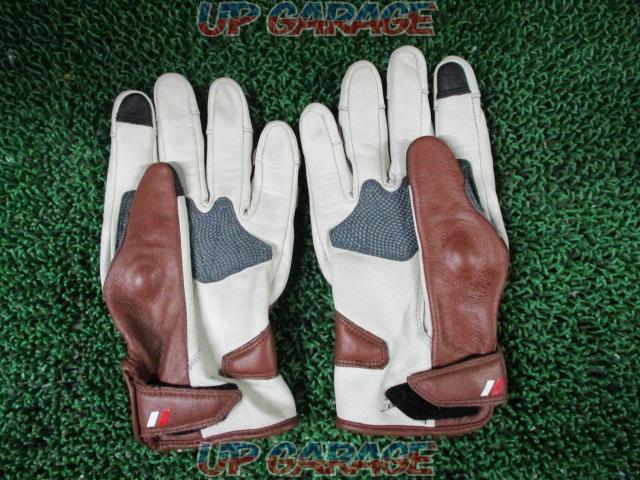 KUSHITANIK-5331
RAVEN
GLOVES
Leather Gloves
Brown color
Size: M-02