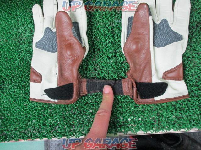 KUSHITANIK-5331
RAVEN
GLOVES
Leather Gloves
Brown color
Size: M-06
