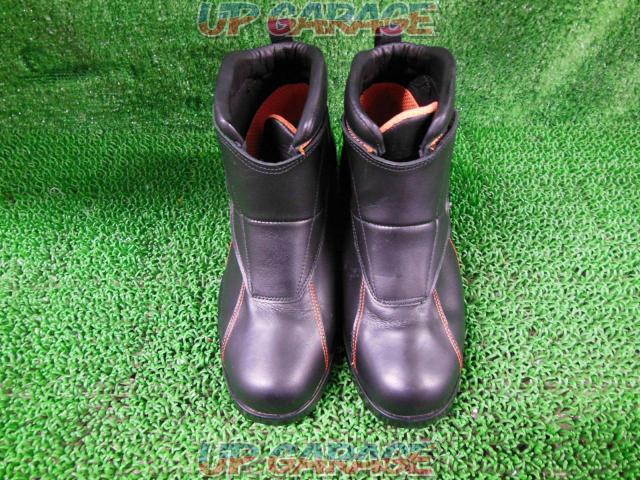 RossoStyleLabWomens
Short leather boots
Riding boots
Size: 24.5cm
Product number: ROB-101-02