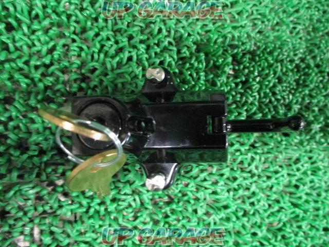 【KIJIMA】パイプクランプタイプ 汎用ヘルメットホルダー ブラック 鍵×2-06