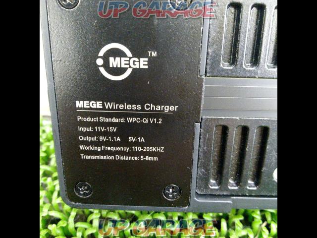MEGE
For BMW
Wireless smartphone charging holder
(Installed in BMW genuine navigation cradle)-03