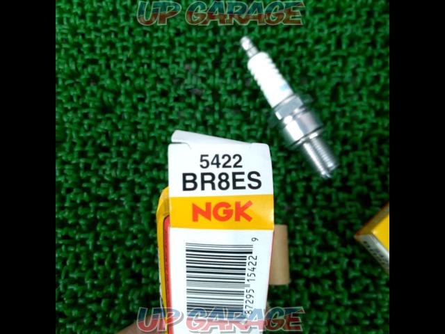 NGK
Register plug
BR8ES-05