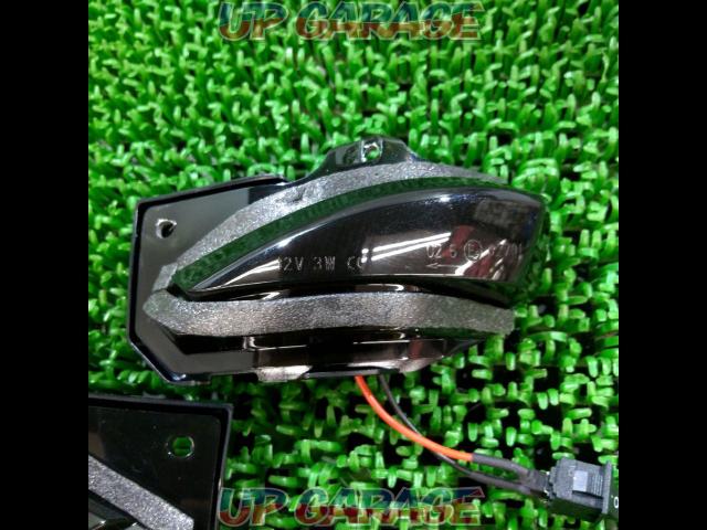 Unknown Manufacturer
Sequential LED mirror turn signal lens-02