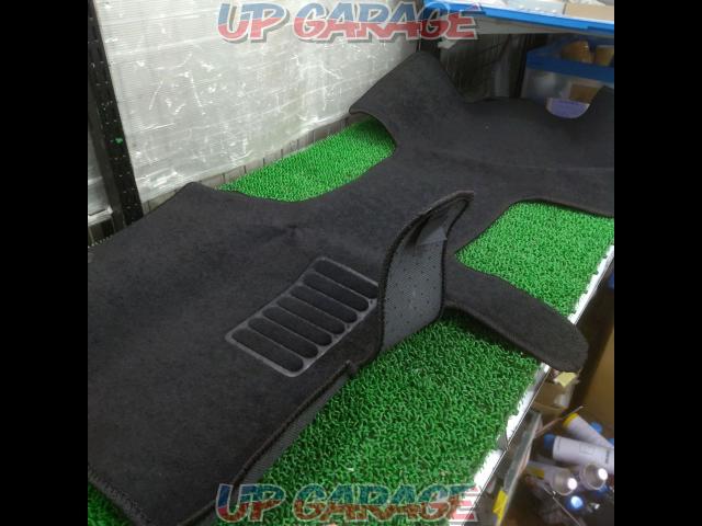 Unknown Manufacturer
We welcome purchases of floor mats! Verbal appraisals are also available.-04