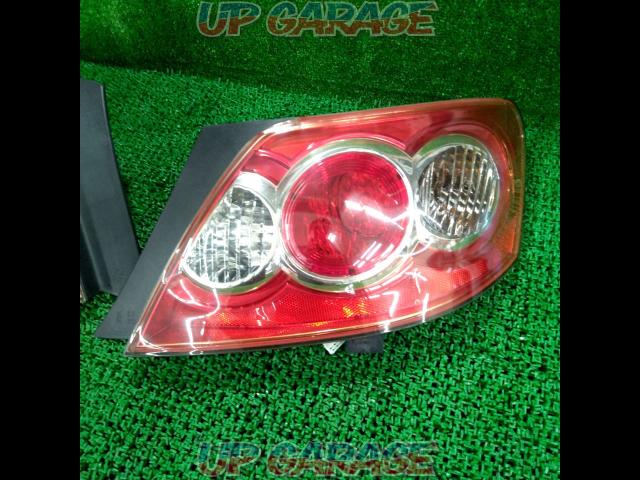 TOYOTA
Mark X / 120 system
Late version
Genuine LED tail lens-02
