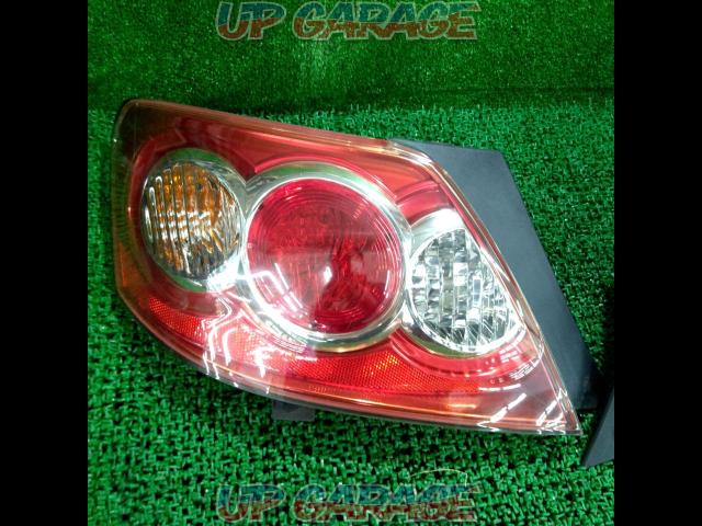 TOYOTA
Mark X / 120 system
Late version
Genuine LED tail lens-03