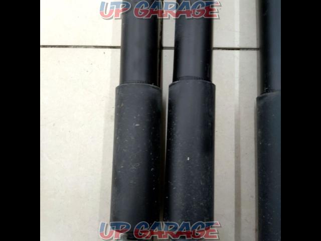 TOYOTA
We are happy to buy a set of genuine shock absorbers for the 200 series Hiace! Verbal appraisals are also available.-04