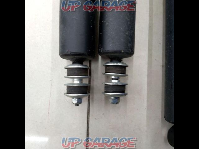 TOYOTA
We are happy to buy a set of genuine shock absorbers for the 200 series Hiace! Verbal appraisals are also available.-05