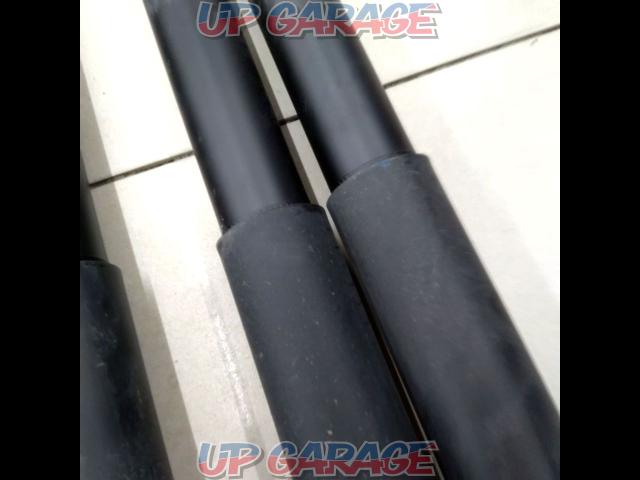 TOYOTA
We are happy to buy a set of genuine shock absorbers for the 200 series Hiace! Verbal appraisals are also available.-07