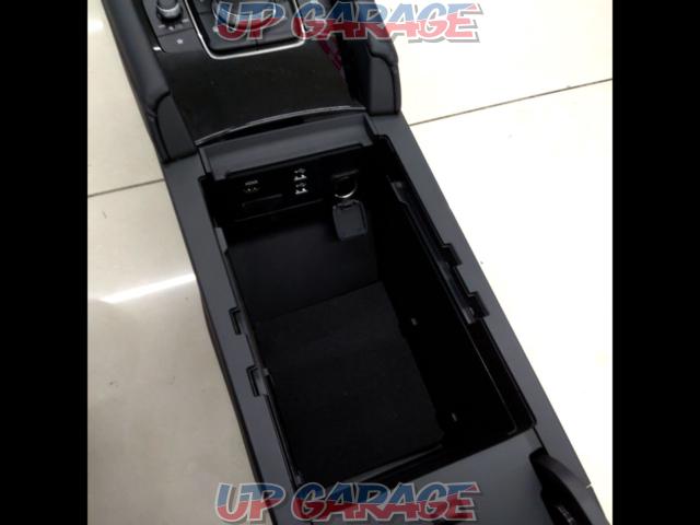 Mazda
Mazda 3
BP5P
Genuine
Center console-04