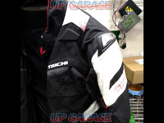 RS
Taichi
Armed all season jacket-02