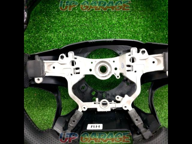 Unknown Manufacturer
Leather Combi
Steering-06