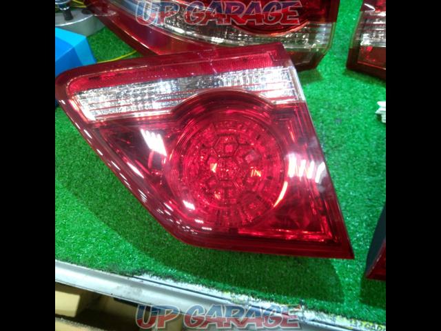 TOYOTA
Crown athlete / GRS200
Front genuine tail light set (left and right)-02