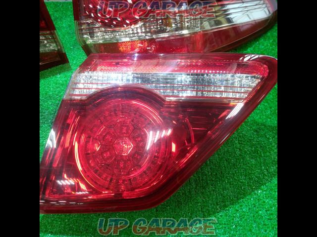 TOYOTA
Crown athlete / GRS200
Front genuine tail light set (left and right)-03