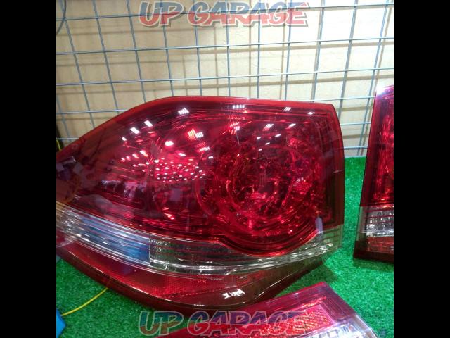 TOYOTA
Crown athlete / GRS200
Front genuine tail light set (left and right)-04