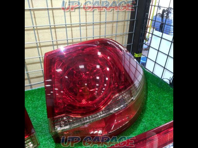 TOYOTA
Crown athlete / GRS200
Front genuine tail light set (left and right)-05
