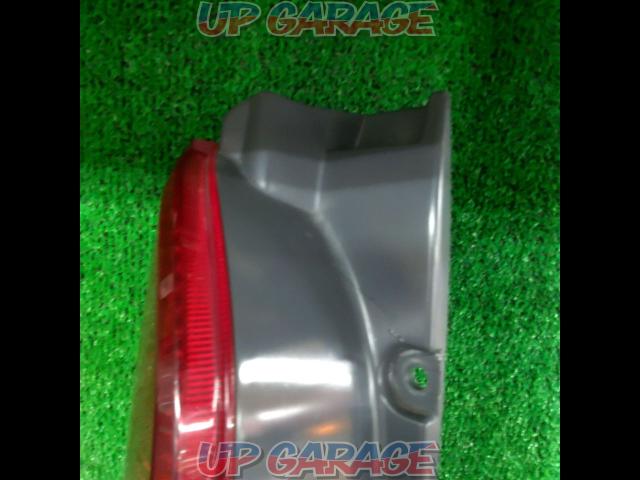 [200 series
Hiace
1-3 type TOYOTA genuine tail lens
Left side only
*Cracks in mounting area repaired-05