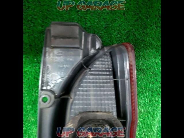 [200 series
Hiace
1-3 type TOYOTA genuine tail lens
Left side only
*Cracks in mounting area repaired-06