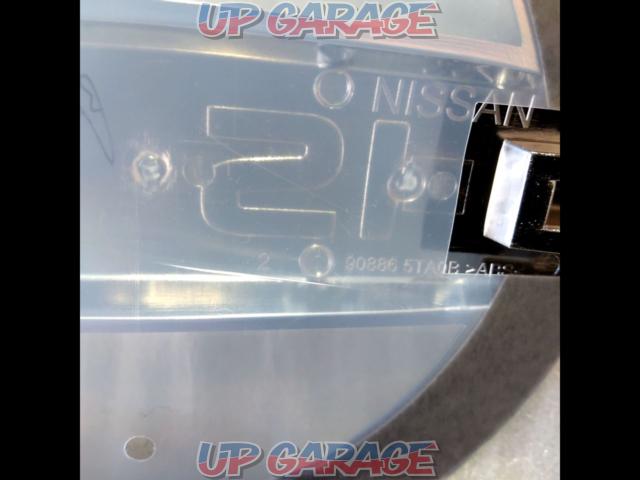 Nissan genuine
Back door emblem Serena-04