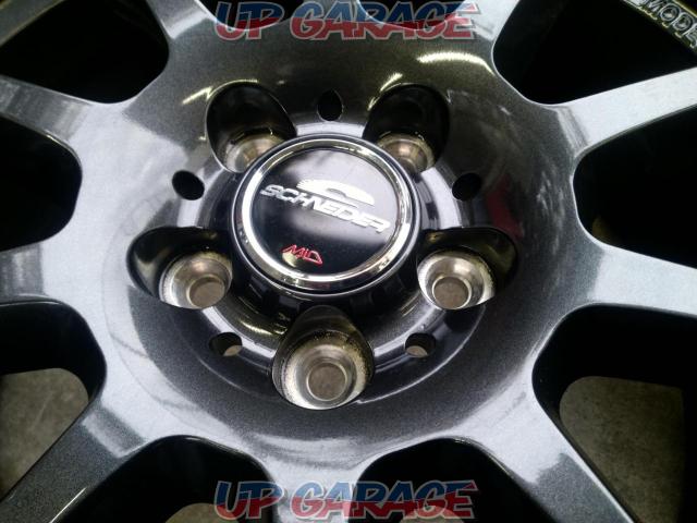 A-TECH SCHNEIDER
Spoke wheels
+
DUNLOPLE
MANS
V +
215 / 45R17-06