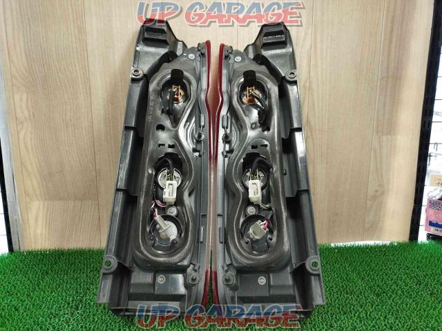 TOYOTA (Toyota)
Hiace 200
Genuine tail lens
Right and left-06